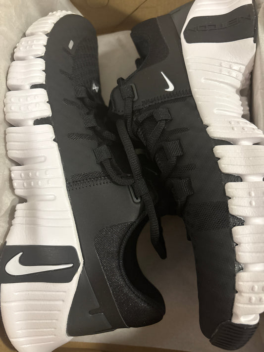 Nike Free Metcon 5, Größe 42 in weiss/schwarz