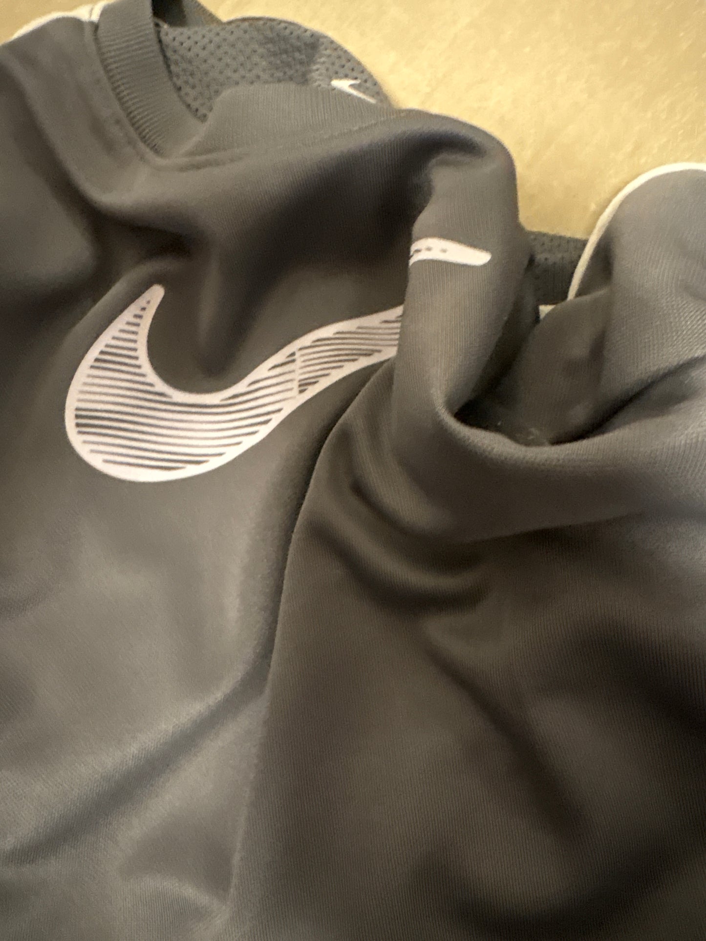 Nike Shirt, Größe Kinder S in grau/weiss