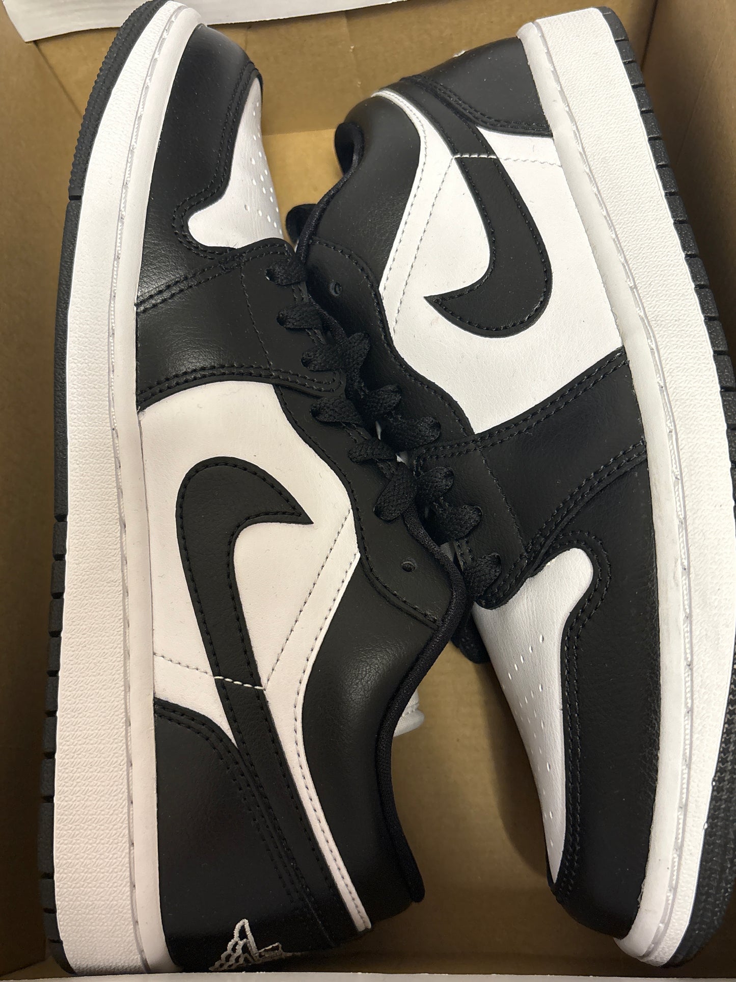Air Jordan 1 low in schwarz/weiss, Größe 42,5