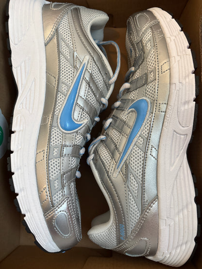 Nike P-6000 in grau/silber/hellblau, Größe 38