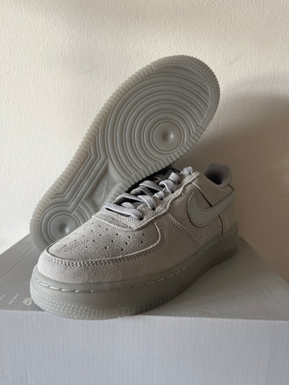 Nike Air Force 1 Grautöne mit Wildleder, Größe 38