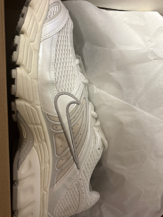 Nike Air Max Moto 2K in weiß/creme, Größe wählbar