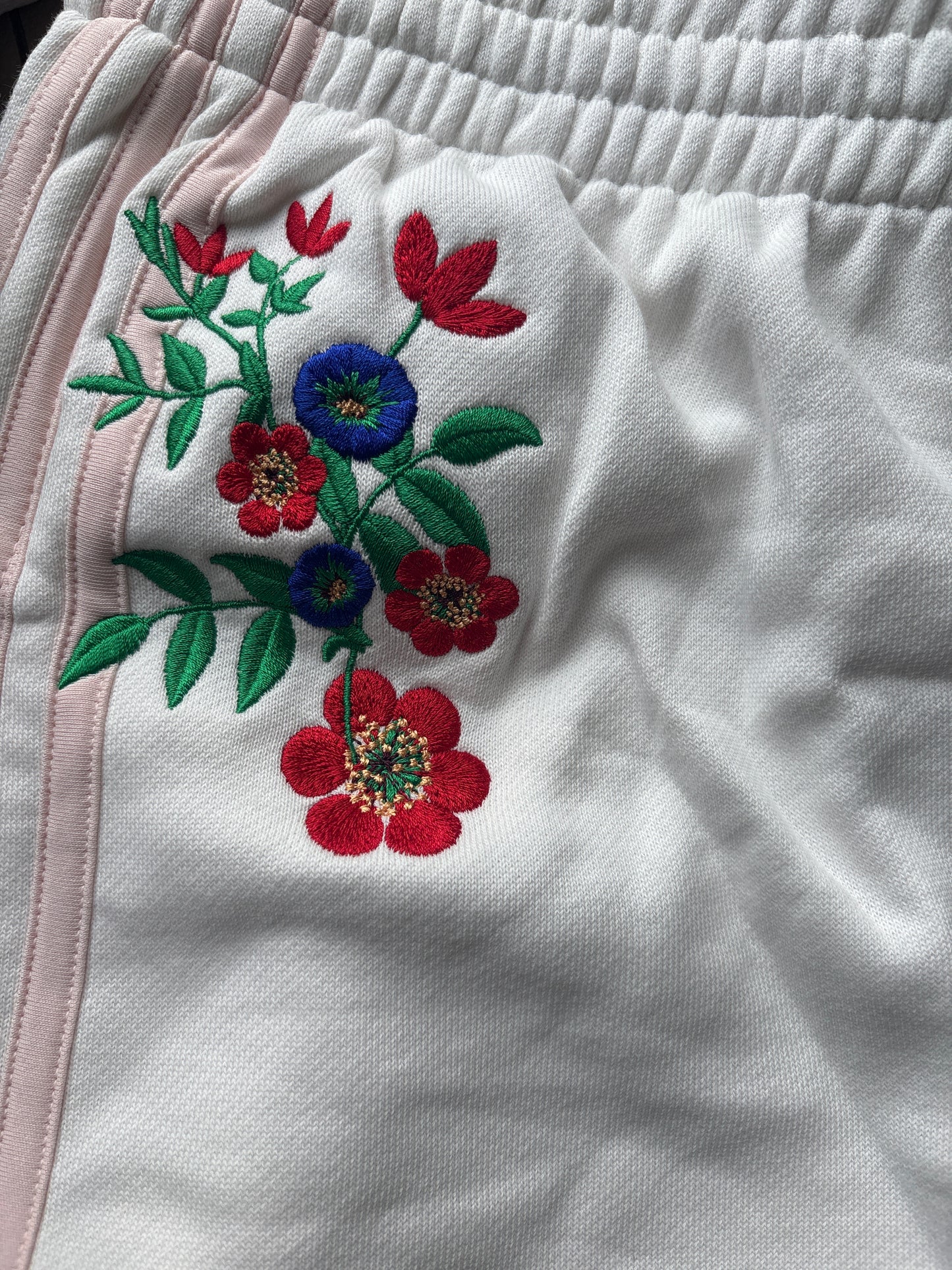 Adidas kurze Damen Hose, weiss/Blumen , Größe M