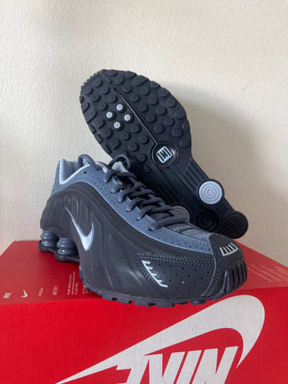 Nike Shox R4 in Blautöne, Größe 40
