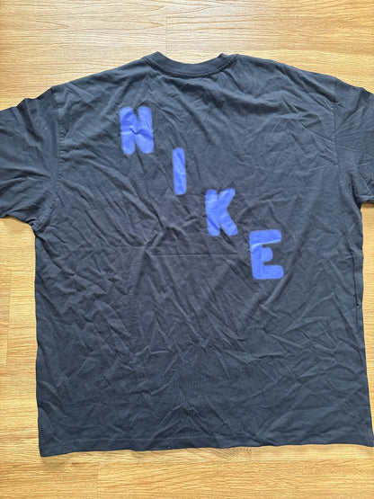 Nike Tshirt in schwarz/lila Backprint, Größe XXL