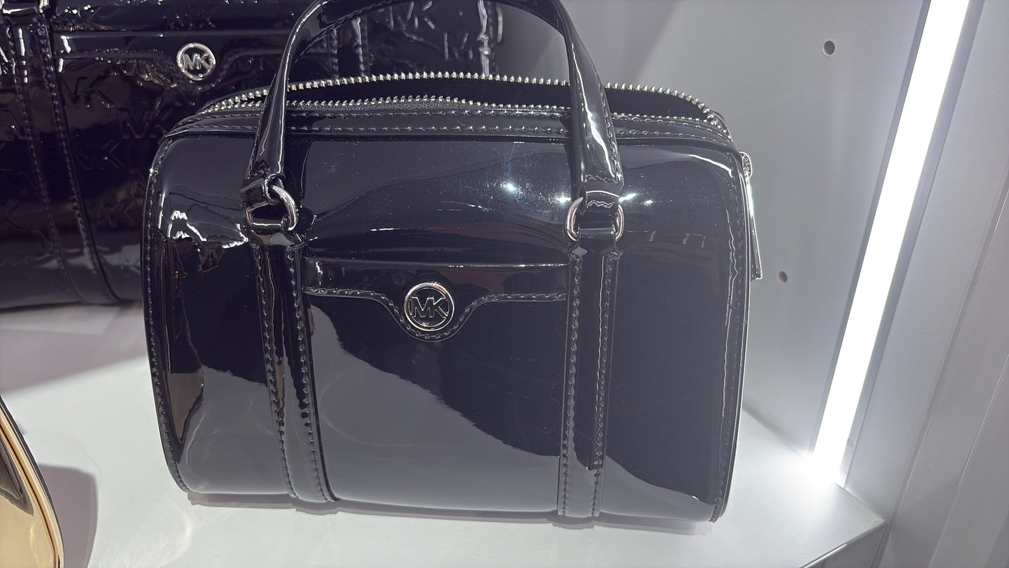 Michael Kors Tasche Travel in schwarz