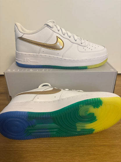 Nike Air Force 1 in weiß/verschiedene Farben, Größe 39
