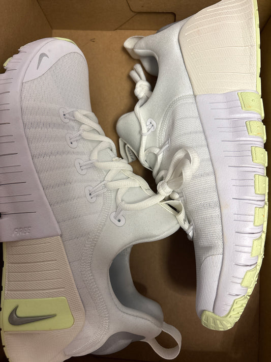 Nike Free Metcon 6, Größe 39 in weiss/neon