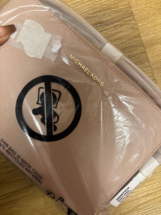 Michael Kors Jet Set Travel in soft pink