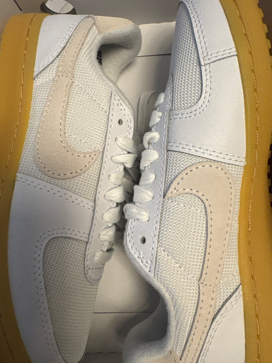 Nike General Field, weiss/beige/braun in Größe 38,5