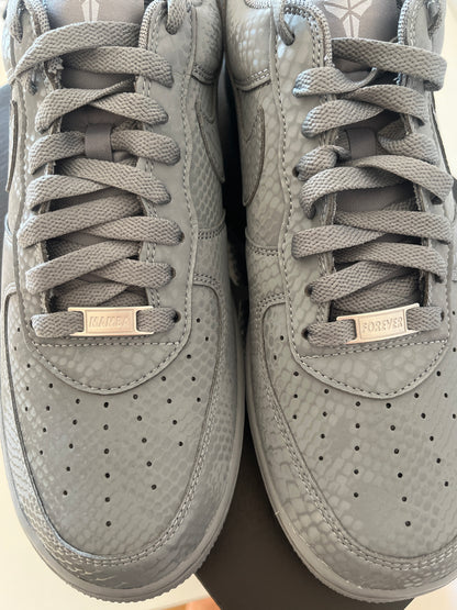 Nike Air Force 1 x Kobe in grau „Mamba Forever“, Größe wählbar