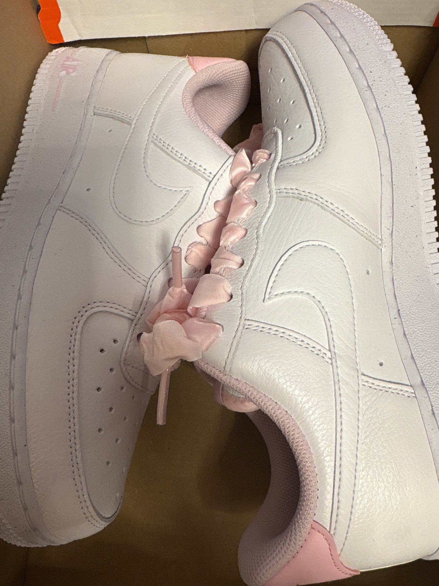 Nike Air Force 1 in weiss/rosa, Größe wählbar
