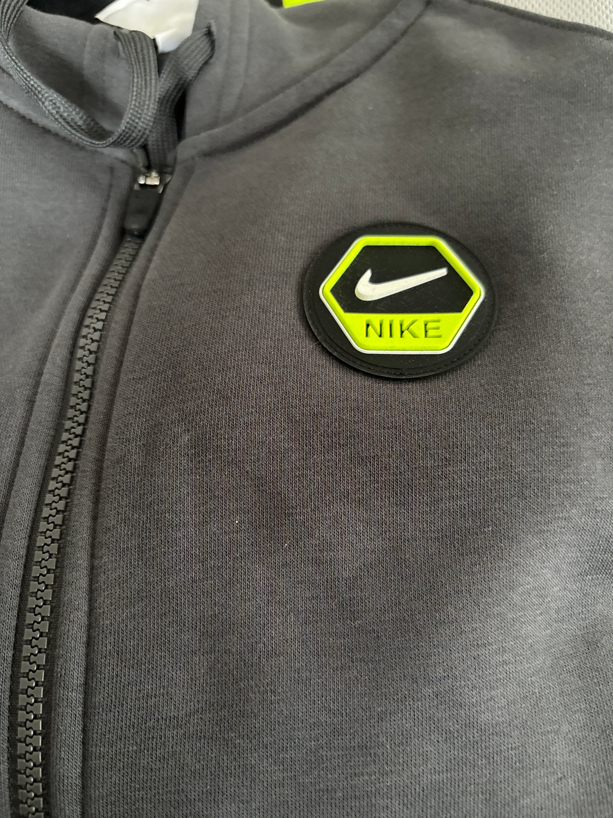 Nike Joggingjacke in grau/neon, Größe wählbar