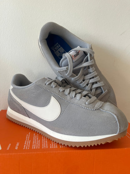 Nike Cortez in grau/weiss/braun mit Wildleder, Größe 41