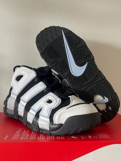 Nike Air More Uptempo in schwarz/weiß/pearl-Effekt, Größe 39