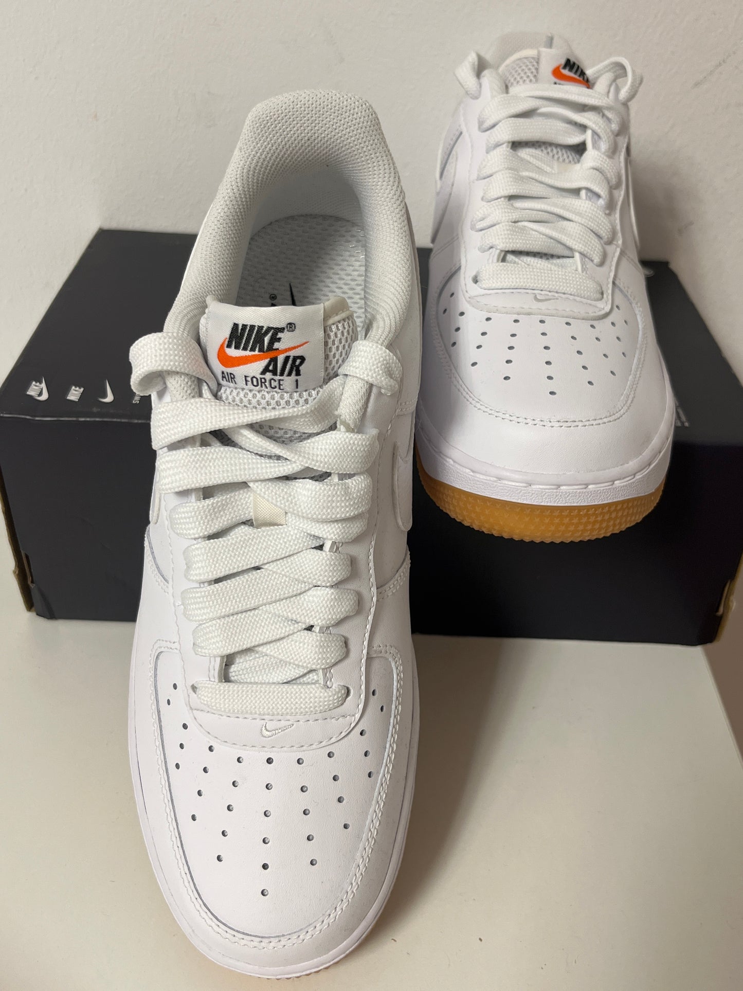 Nike Air Force 1 '07 LV8 in weiß/braun, Größe 42