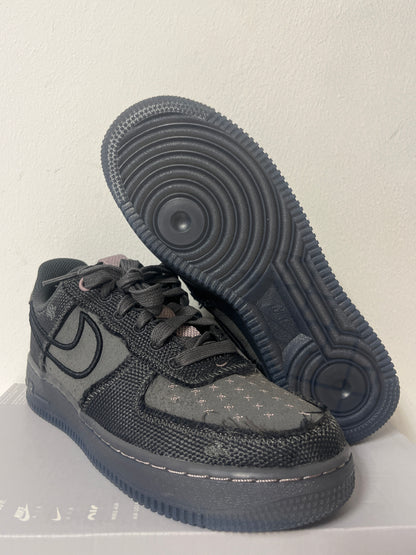 Nike Air Force 1 '07 in Grautönen mit rosa Details , Größe 38,5