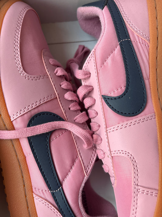 Nike General Field, rosa/schwarz in Größe 38,5