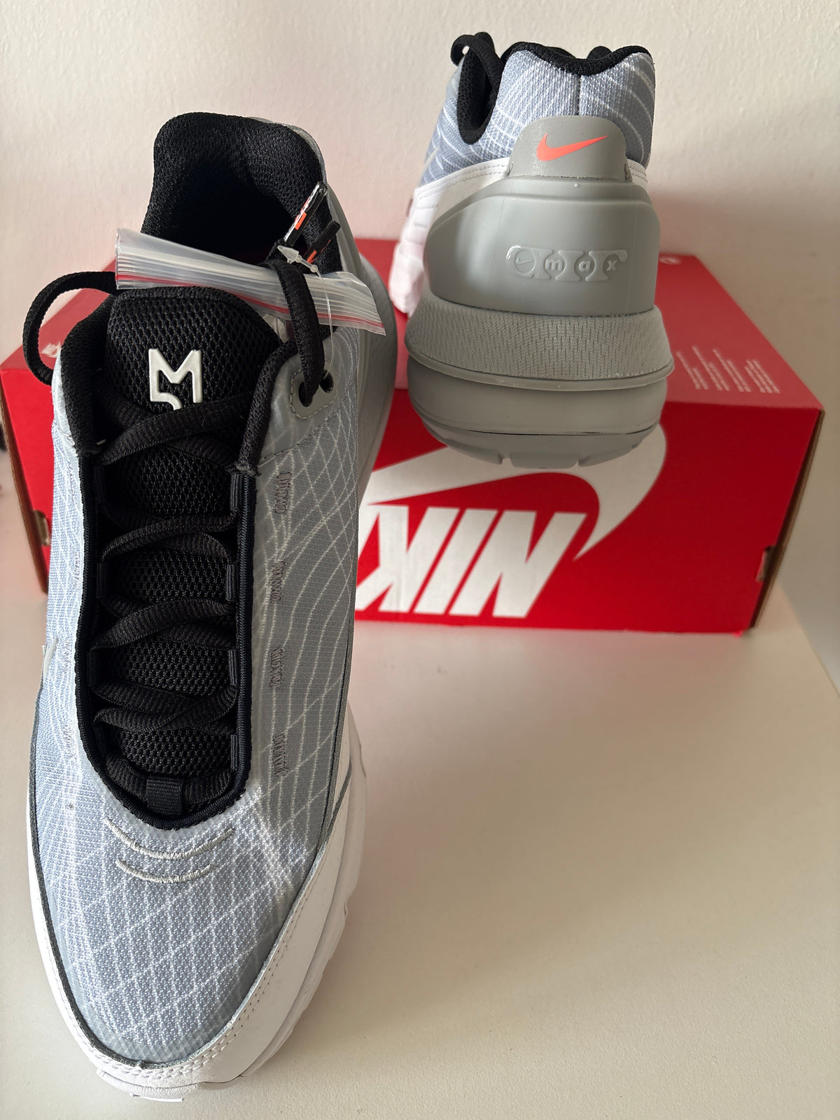 Nike Air Max Pulse weiß/grau/schwarz/orange, Größe 44