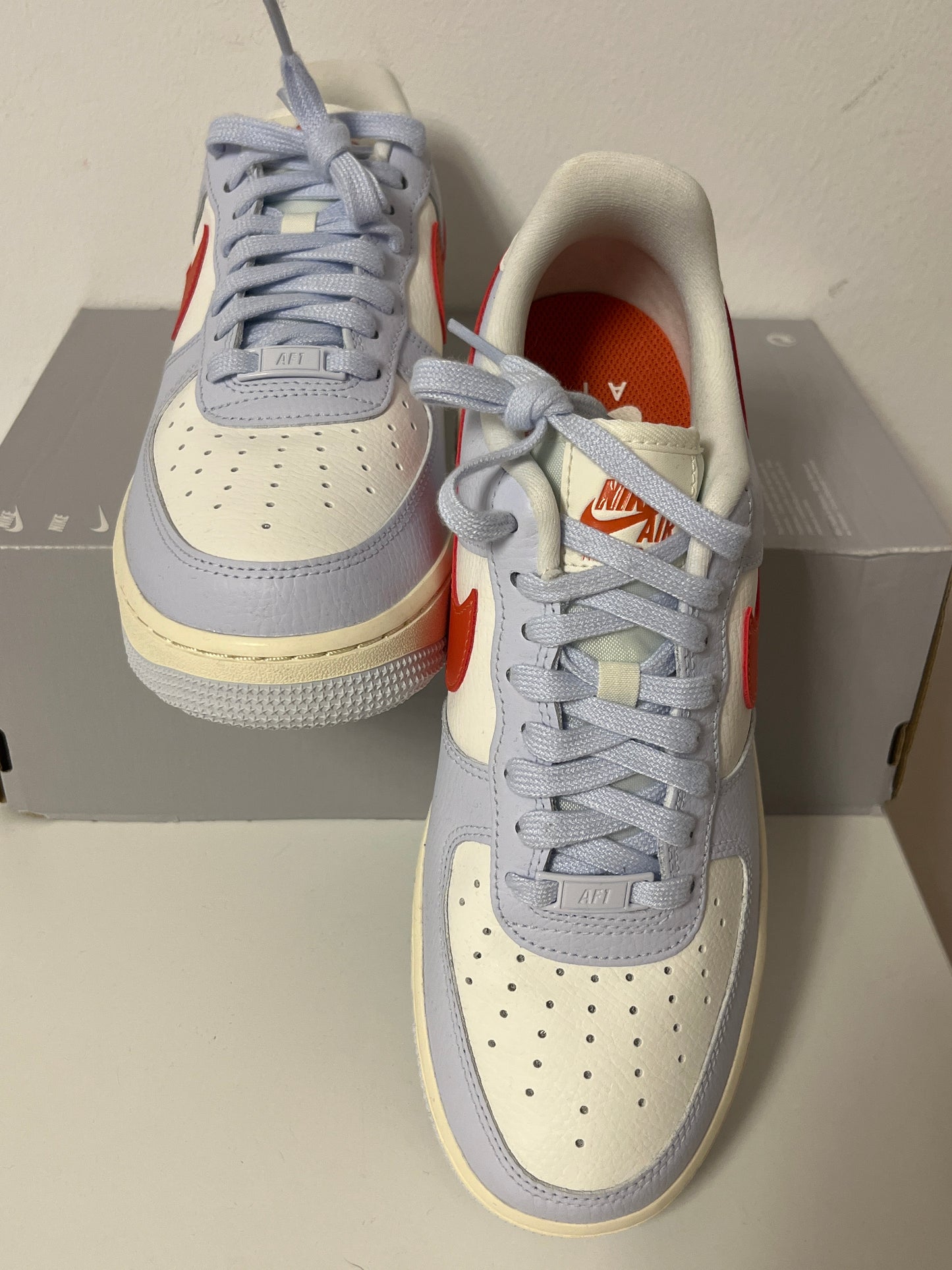 Nike Air Force 1 '07 in weiß/violett/orange/creme, Größe 40,5
