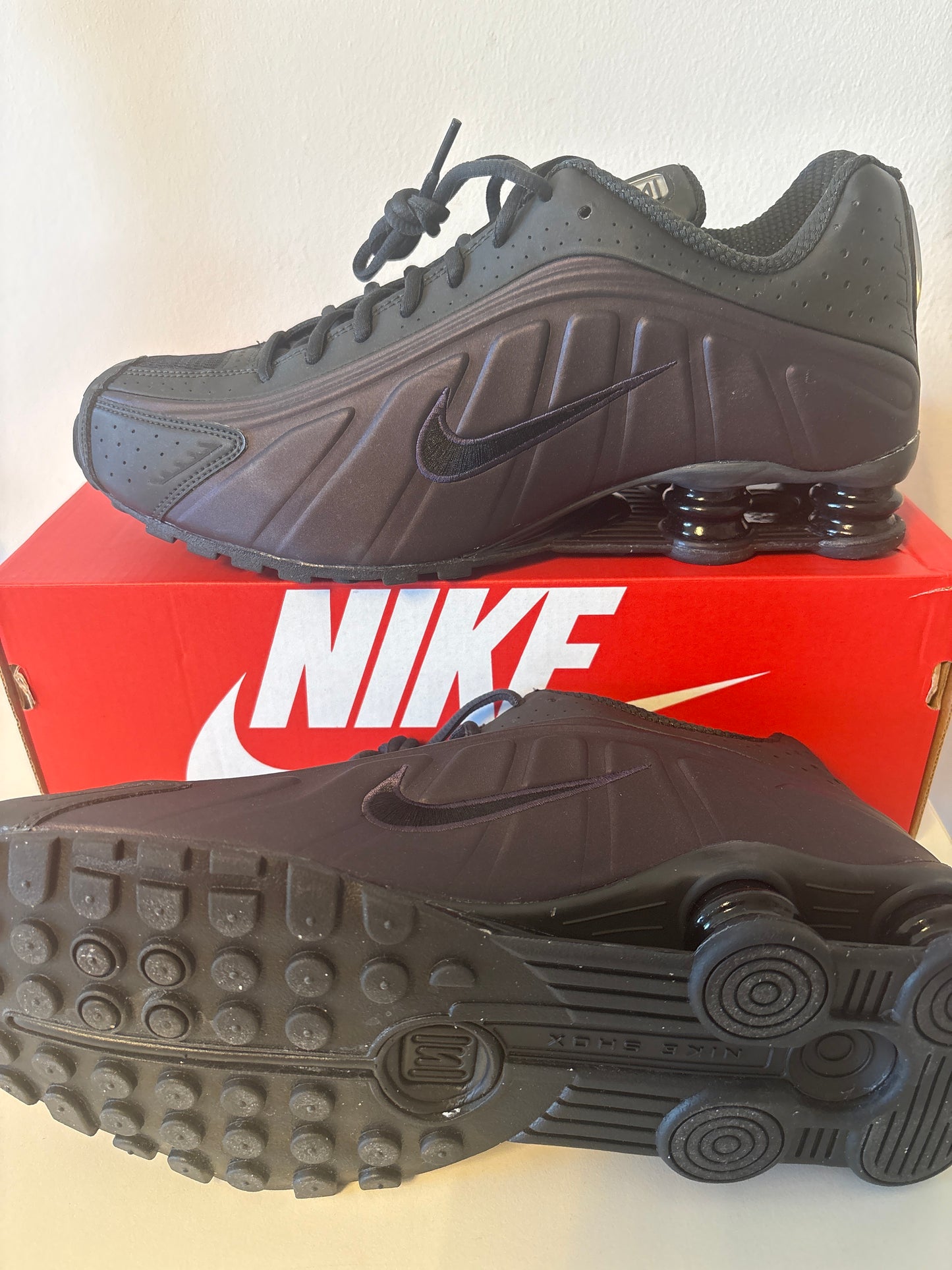 Nike Shox R4 in dunkellila, Größe wählbar