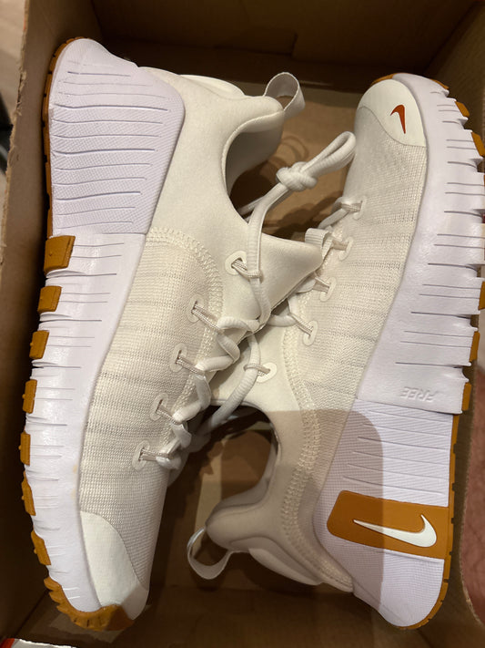 Nike Free Metcon 6, Größe wählbar in weiss/braun