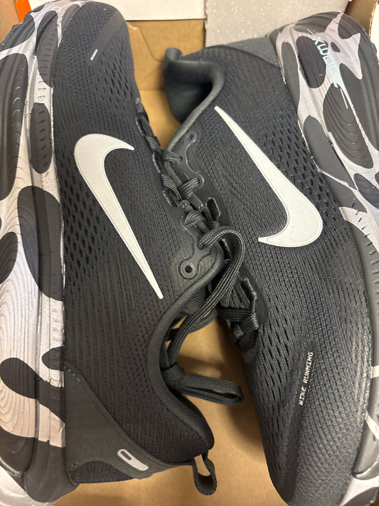 Nike Vomero 18, Größe 38,5, schwarz/silber