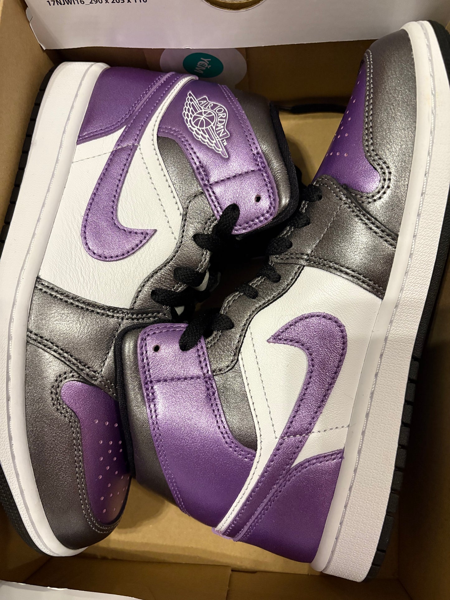 Air Jordan 1 Mid, weiss/antrazit/lila glänzend, Größe 39