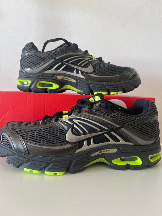 Nike Air Max Moto 2K in schwarz/silber/grün, Größe wählbar