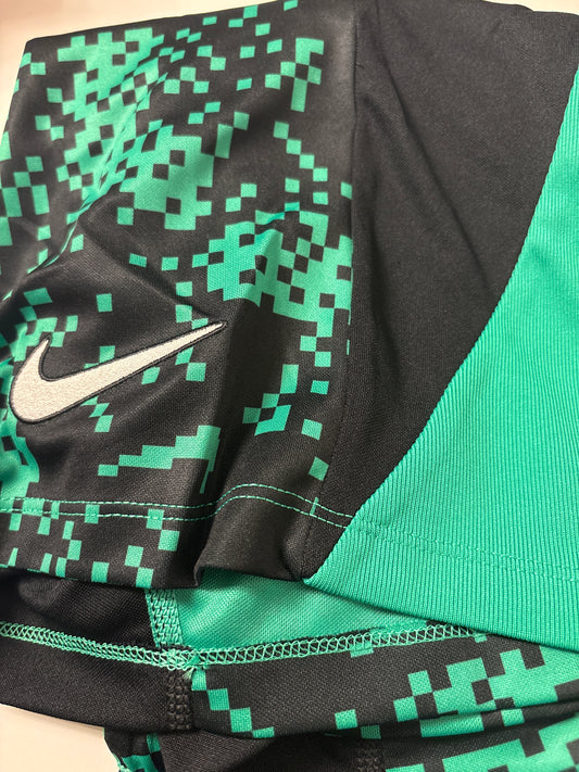 Nike Trainingshose kurz, schwarz/grün, Größe XS