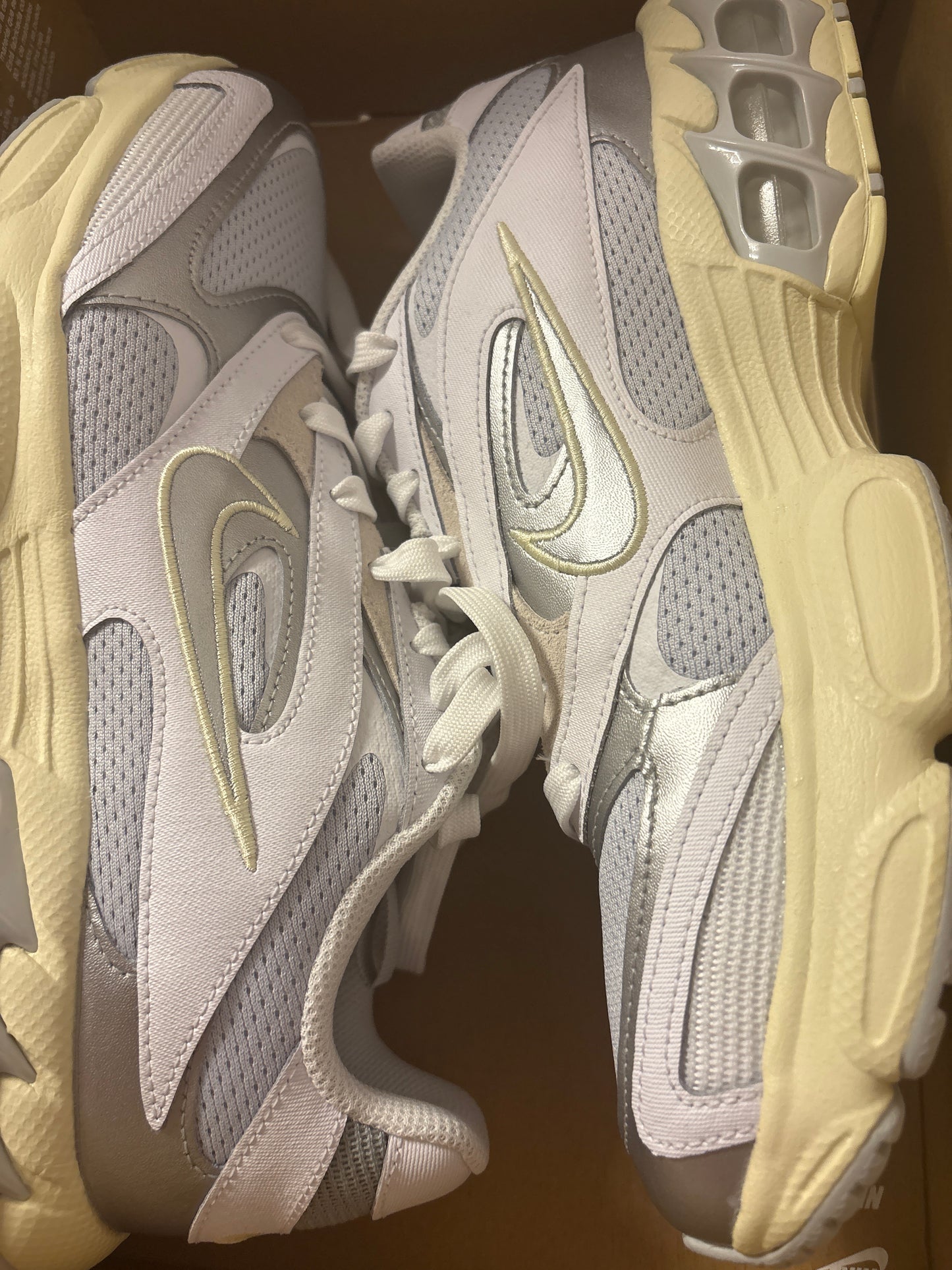 Nike Zoom Air Fire weiss/silber Größe 41
