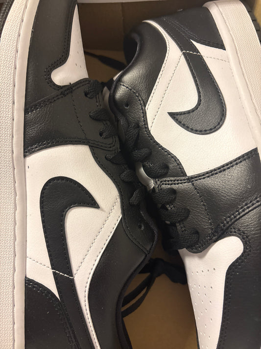 Nike Jordan 1 low, schwarz/weiss, Größe 44