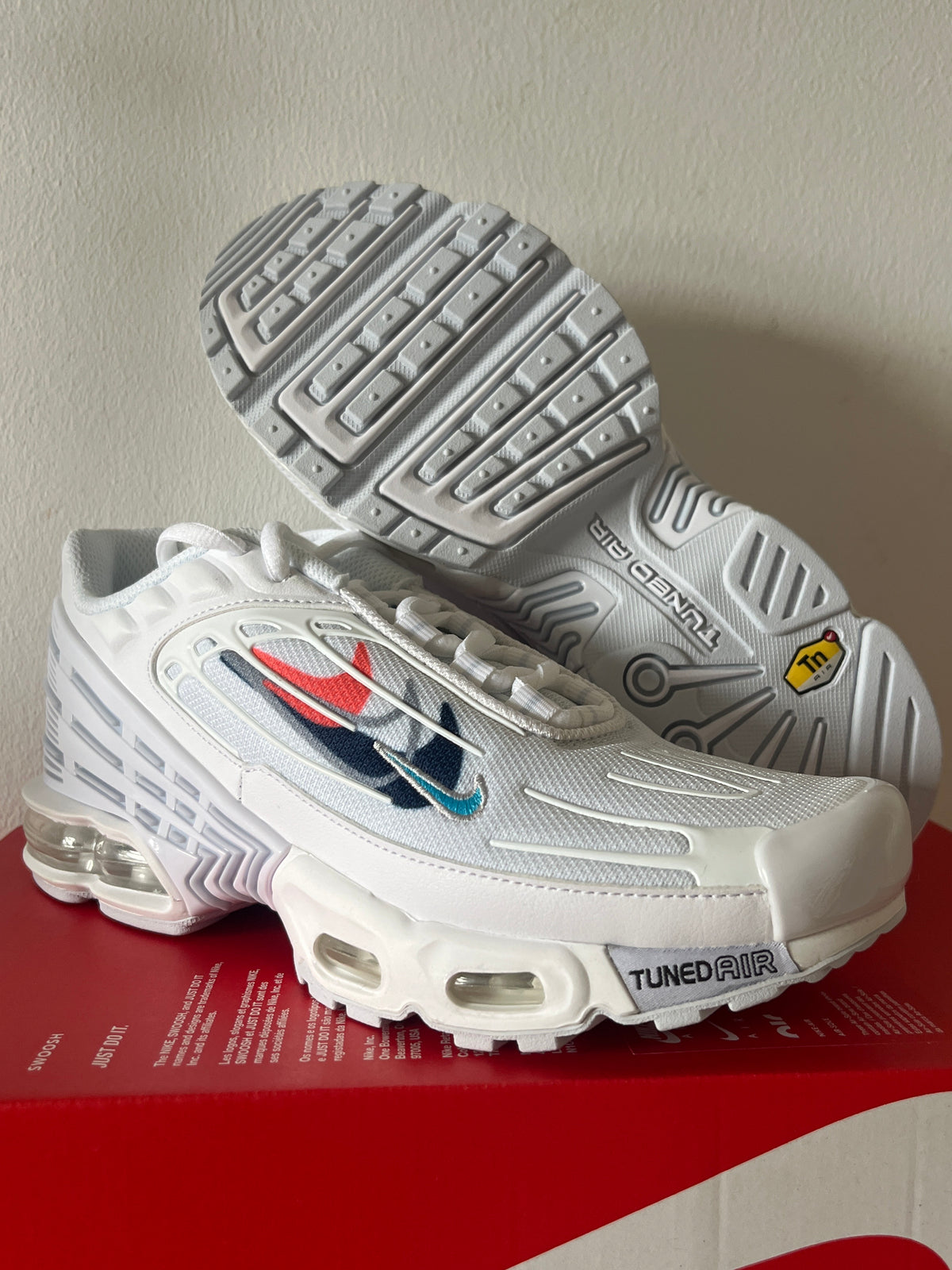 Nike Air Max Plus III in weiß/grau/bunt, Größe 38