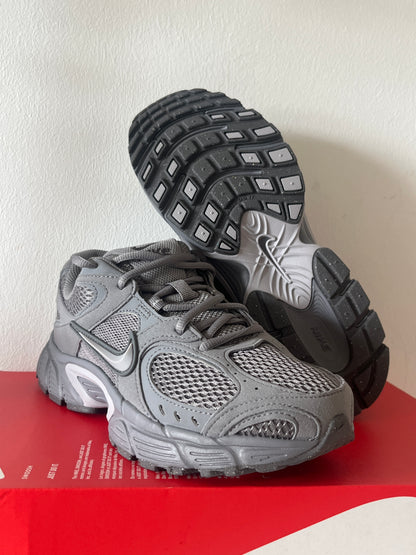 Nike V5 RNR in Grautönen, Größe 38,5