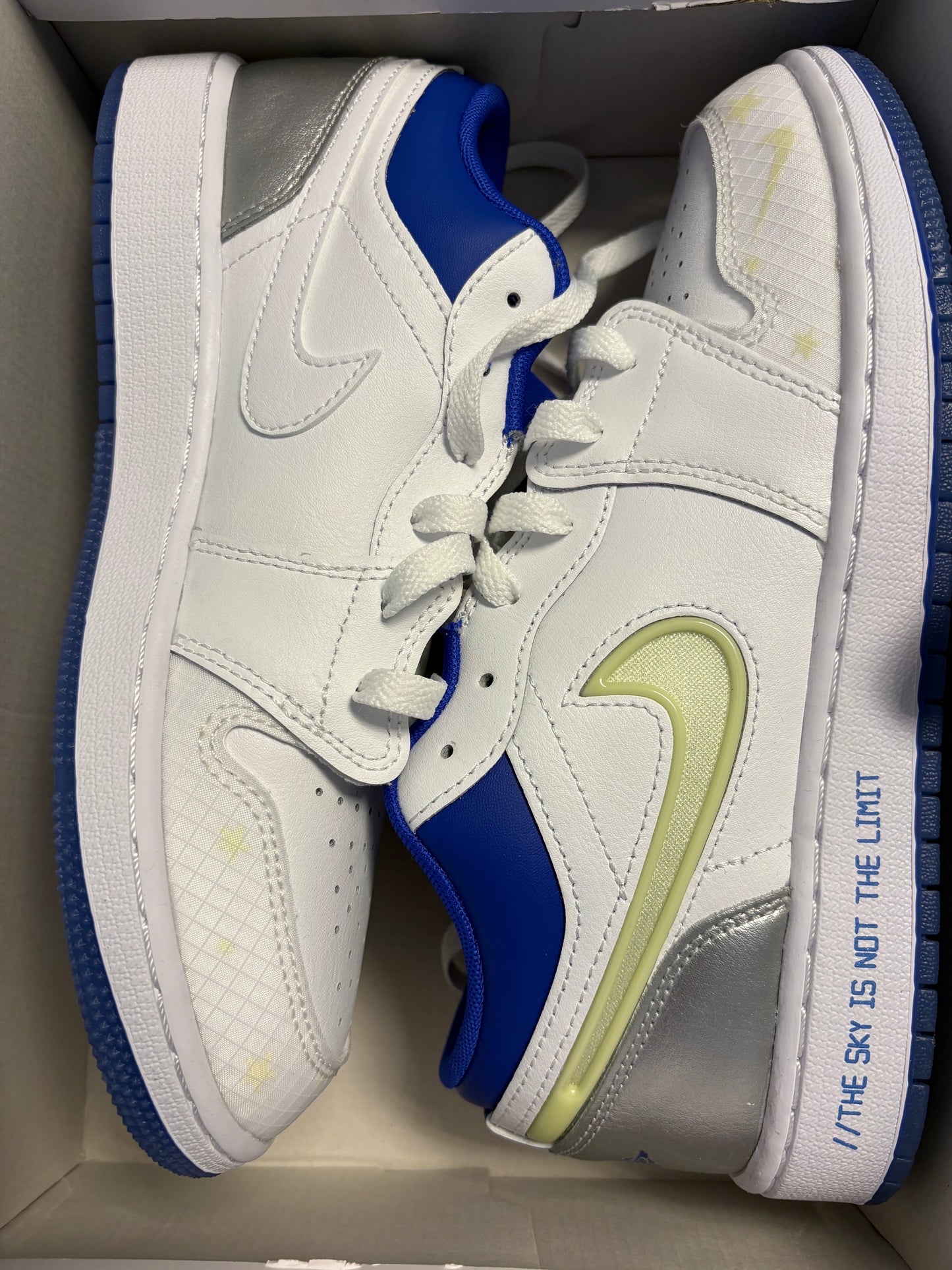 Nike Jordan Low, in weiss/blau/neon, Größe 38,5