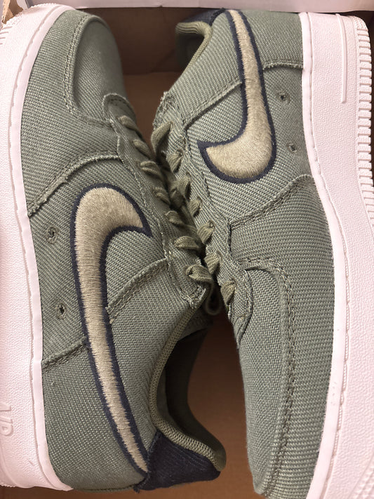 Nike Air Force 1 in dunkelgrün/weiss Stoff, Größe wählbar