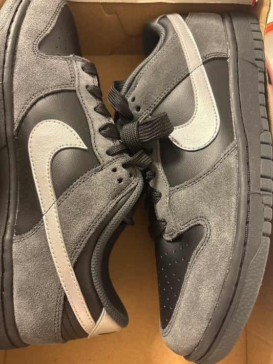 Nike Dunk low schwarz/silber, Größe 42