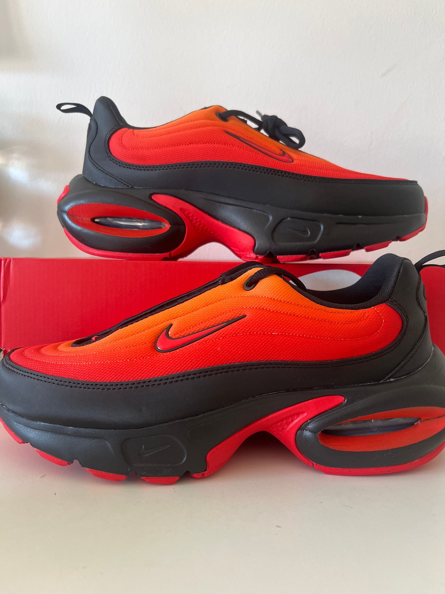 Nike Air Max Portal in rot/orange/schwarz, Größe 42,5