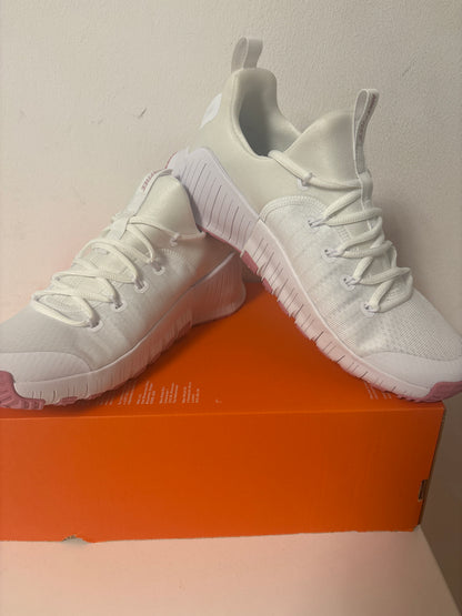 Nike Free Metcon 6, Größe 42,5 in weiss/brombeere/pinkton
