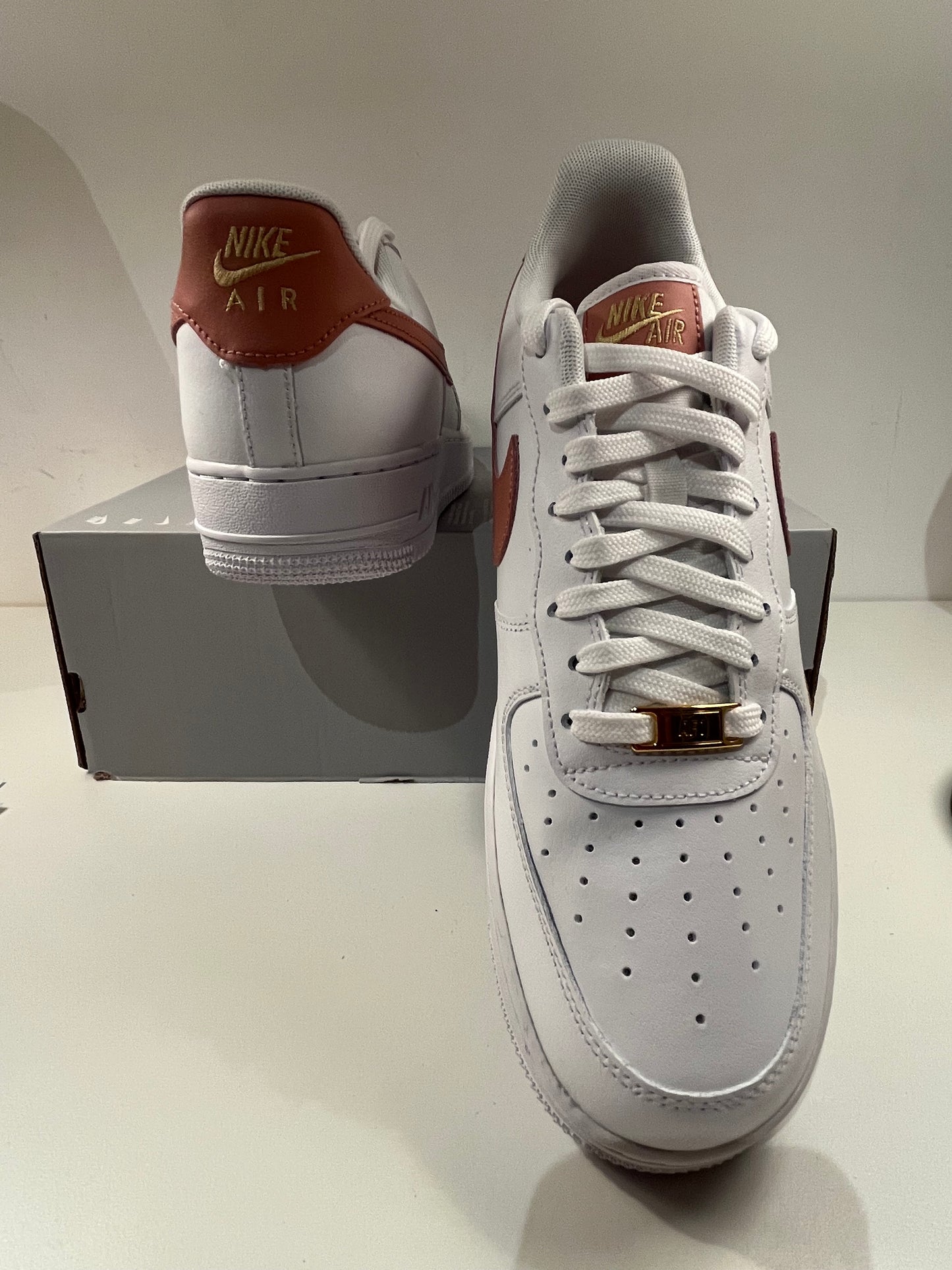 Nike Air Force 1 weiss/brombeere/Lachsfarben Größe 41