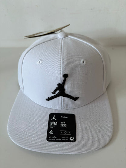 Nike Jordan Cap in weiss/schwarz, Größe wählbar