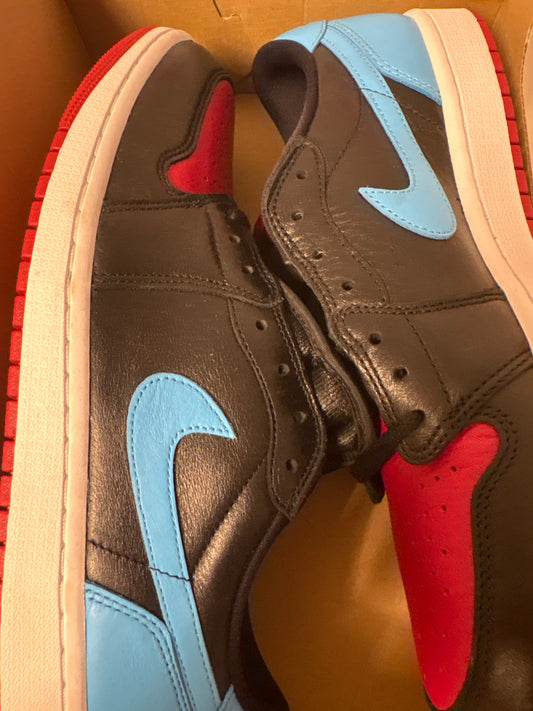 Air Jordan 1 low, schwarz/blau/rot, Größe 44