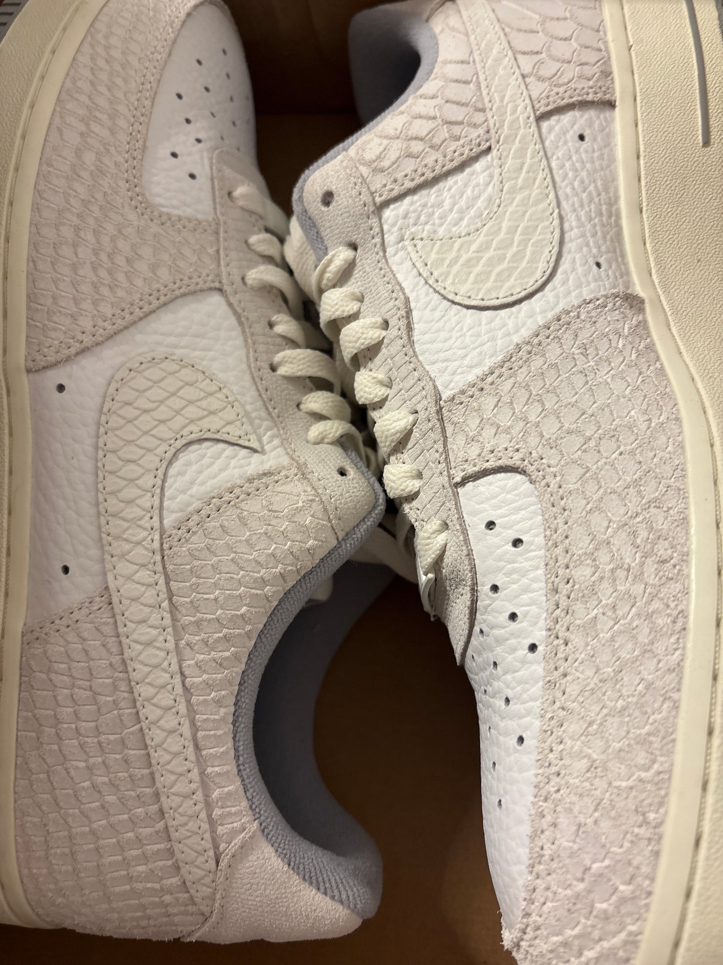 Nike Air Force 1 Gr. 43 weiss/grau/Schlangenmuster