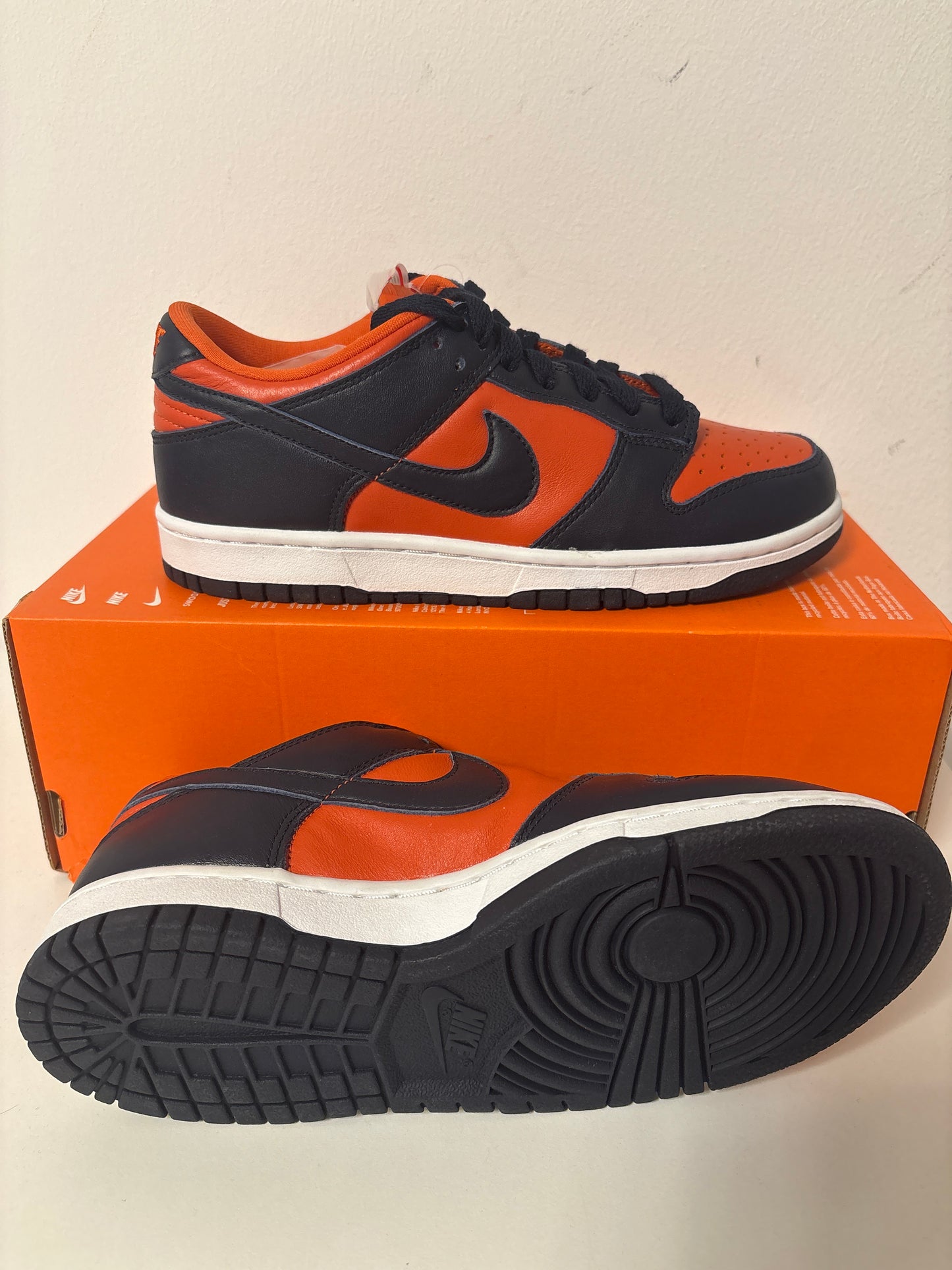 Nike Dunk Low in dunkelblau/orange, Größe 38,5