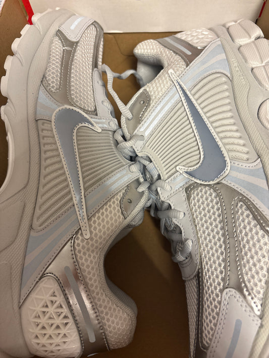 Nike Zoom Vomero 5, Größe 44,5
