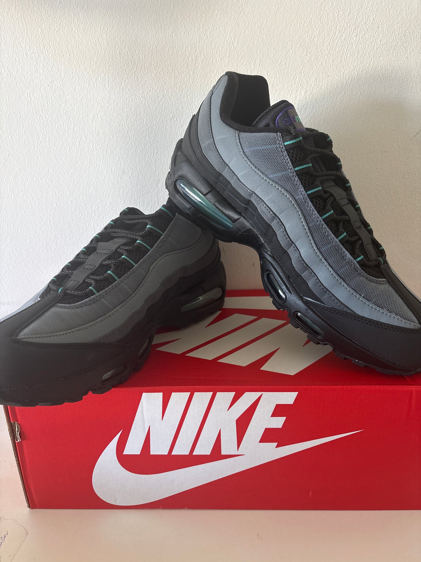 Nike Air Max 95 in schwarz/grau/türkis, Gr. 48,5