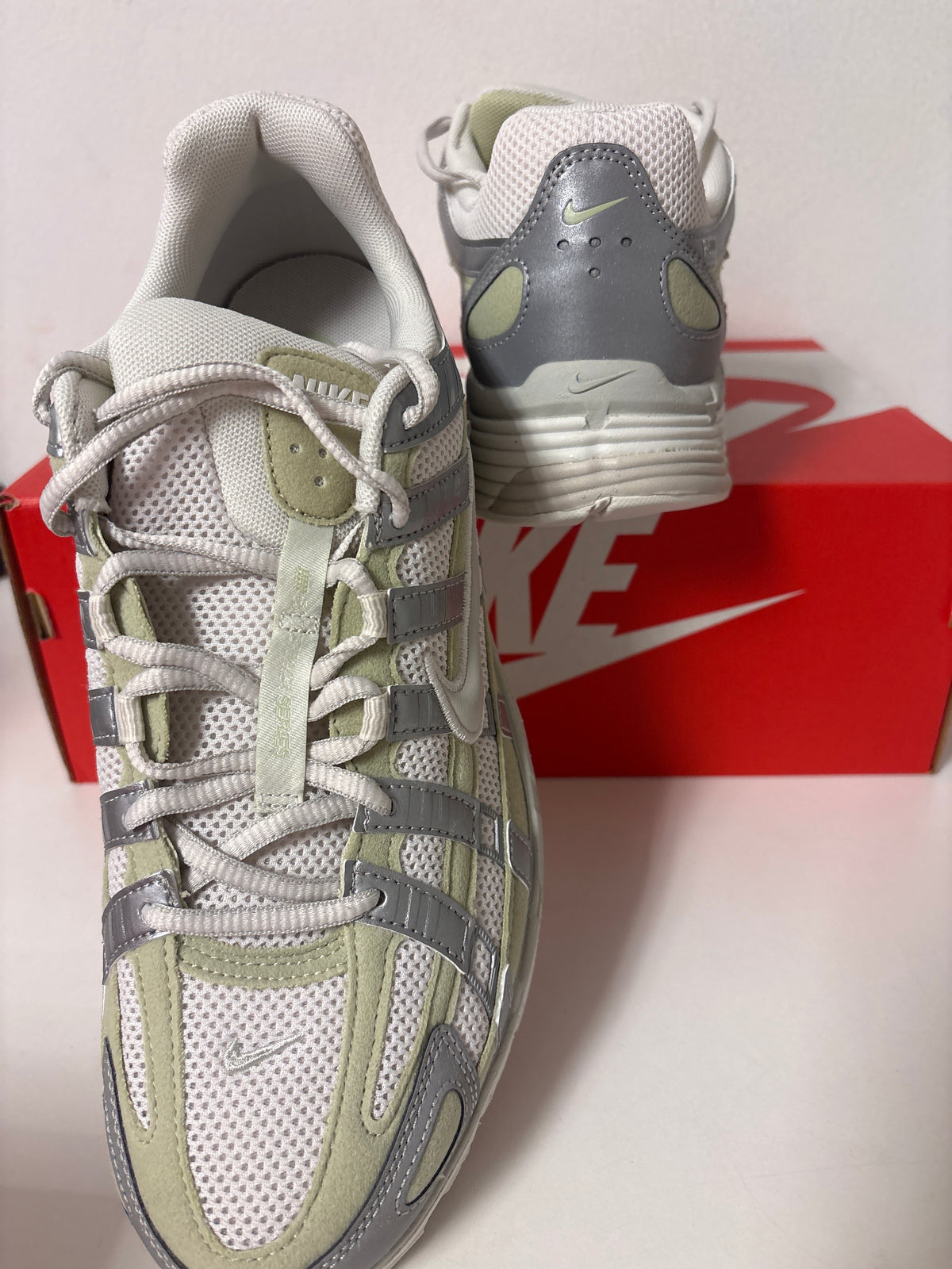 Nike P 6000 in grau/weiss/grünton, Größe wählbar
