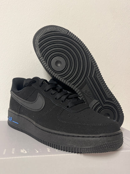 Nike Air Force 1 '07 in schwarz mit blauen Details , Größe 39