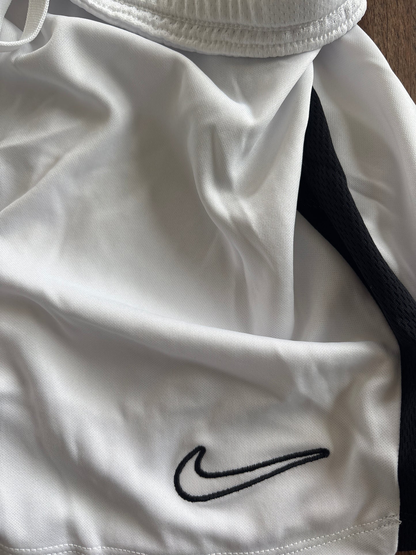 Nike Damen Trainingshose kurz in weiss, Größe wählbar
