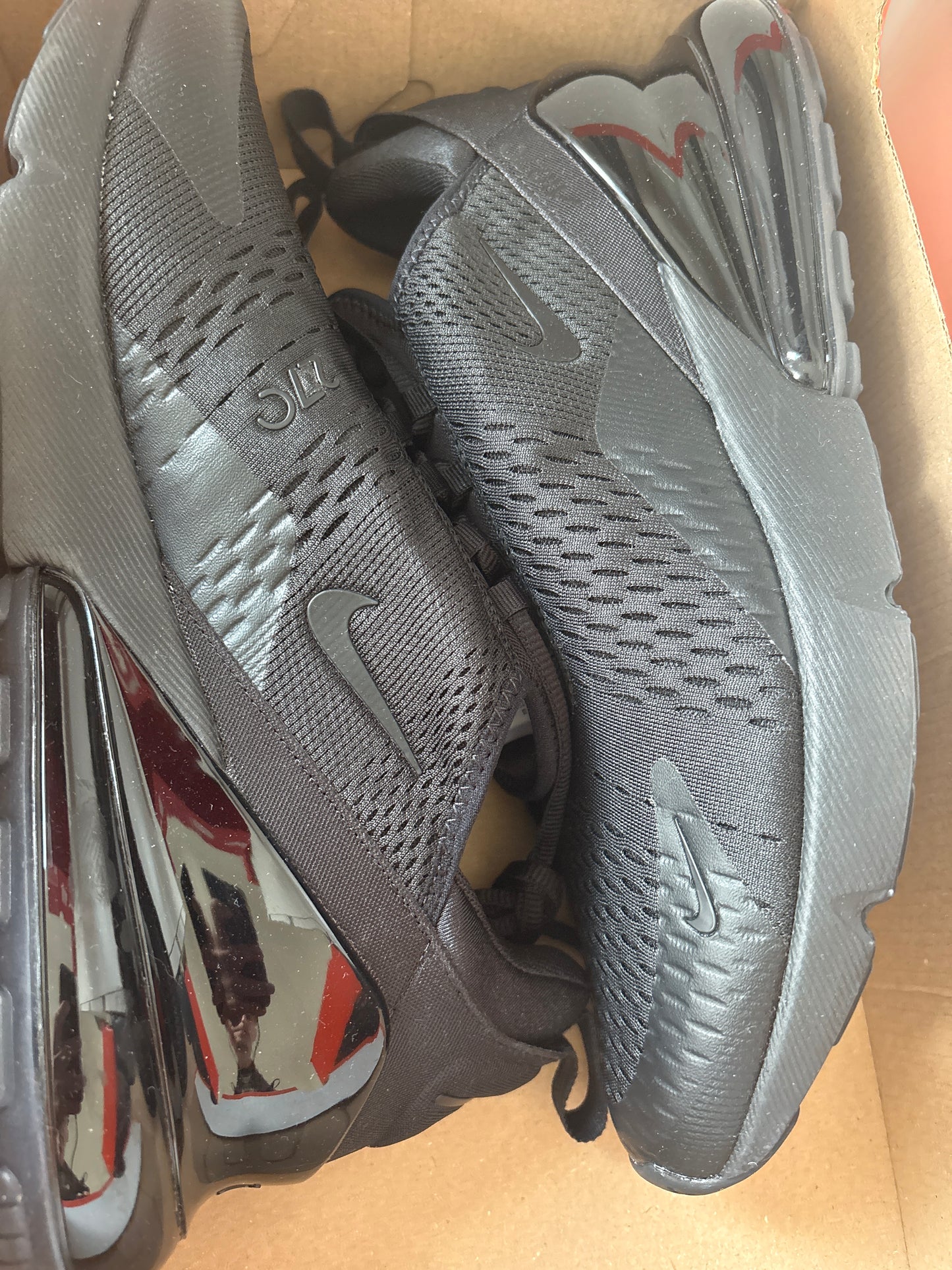 Nike Air Max 270 in schwarz, Größe wählbar